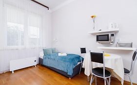 Studio Krowoderska Kraków by Renters